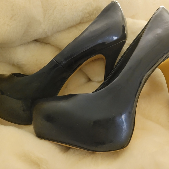 Steve Madden Women's Size 9 Blue Patent Round-Toe Pumps - Picture 3 of 5